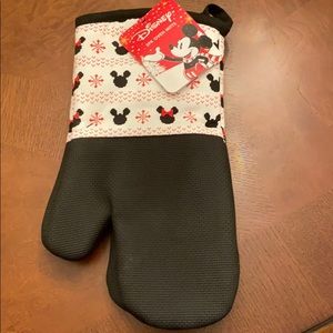 Disney Mickey holiday oven mitts